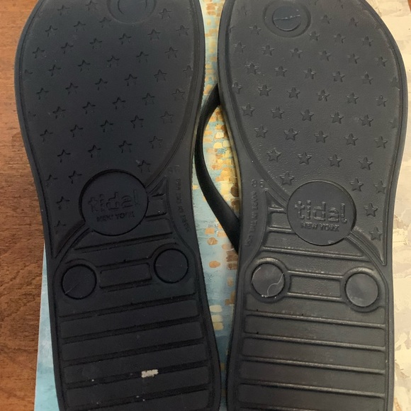 SoulCycle Flip Flops - Picture 6 of 8